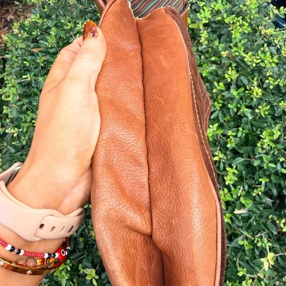 Elegant Brown Leather and Suede Women's Bag - Picture 7 of 11